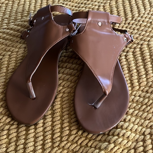 Brown sandals - Picture 2 of 2